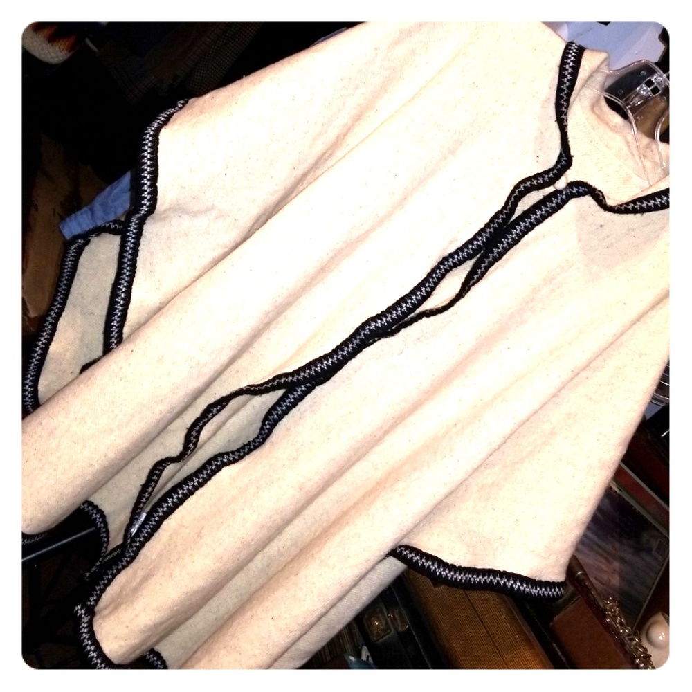 Confecciones Artilana cape